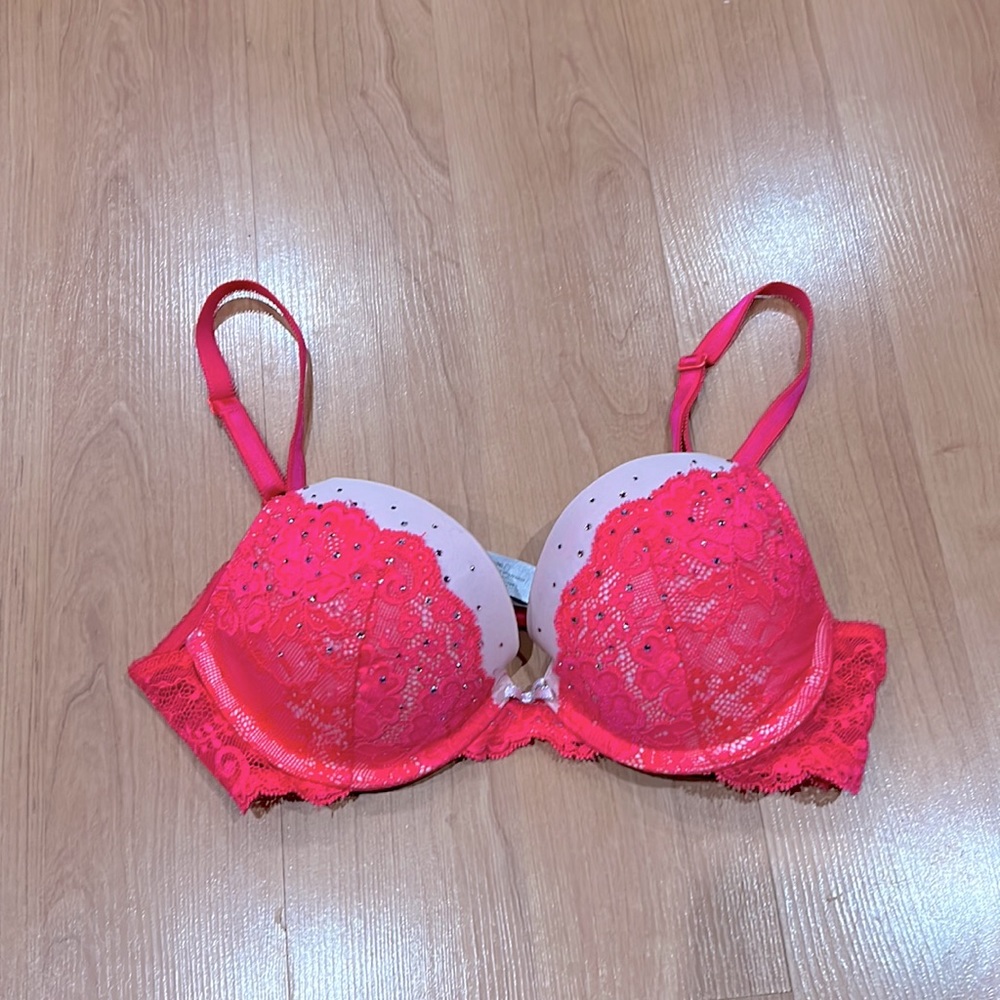 Victoria’s Secret bra 34B
